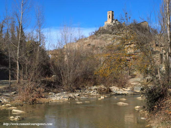 LA IGLESIA DE BALD&Oacute;S CORONANDO EL CASER&Iacute;O
